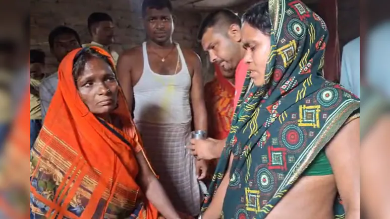 डूबते को मुर्दे का सहारा – गंगा में 7 किमी बहकर मौत से जीती महिला