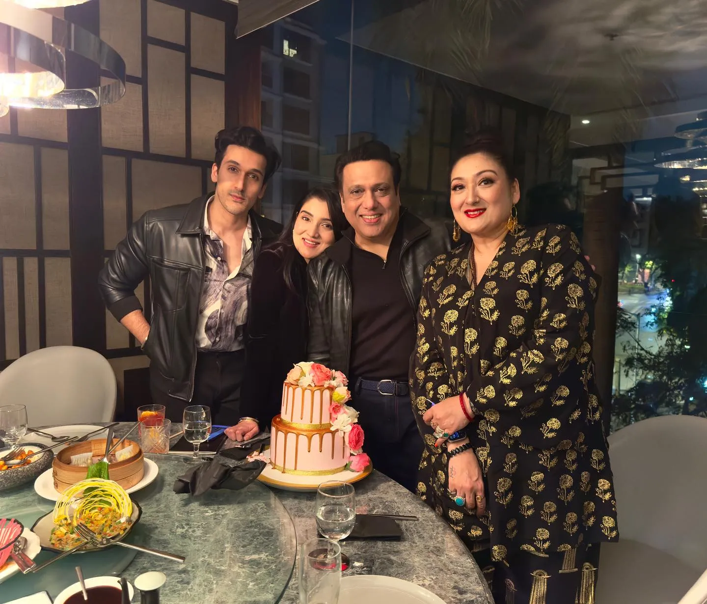 Govinda divorce news: गोविंदा-सुनीता तलाक की खबरें हैं झूठी, जानिए सच्चाई क्या है