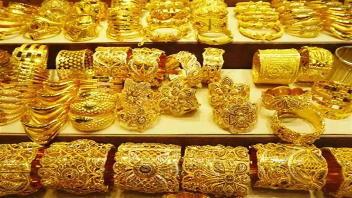 Gold prices fall : की खबर सुन के लोगों के मन में ख़ुशी की सोना खरीदने लेहेर जग उठी हे