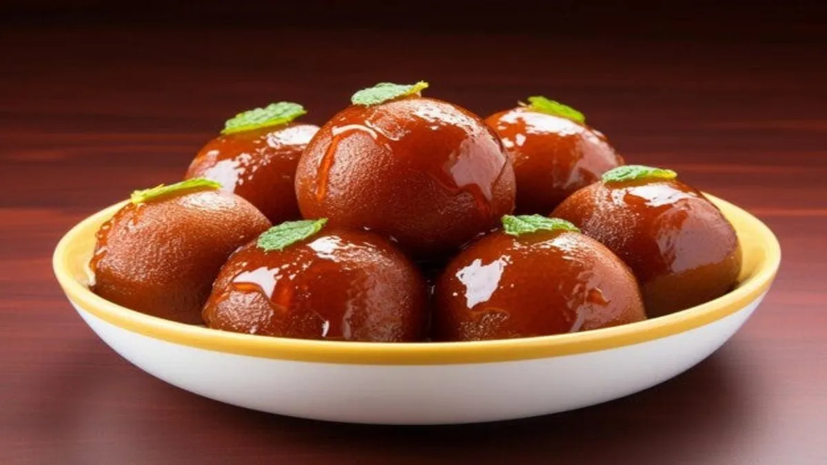 Gulab Jamun: पारंपरिक मिठाई की मीठी कहानी और बनाने की आसान विधि