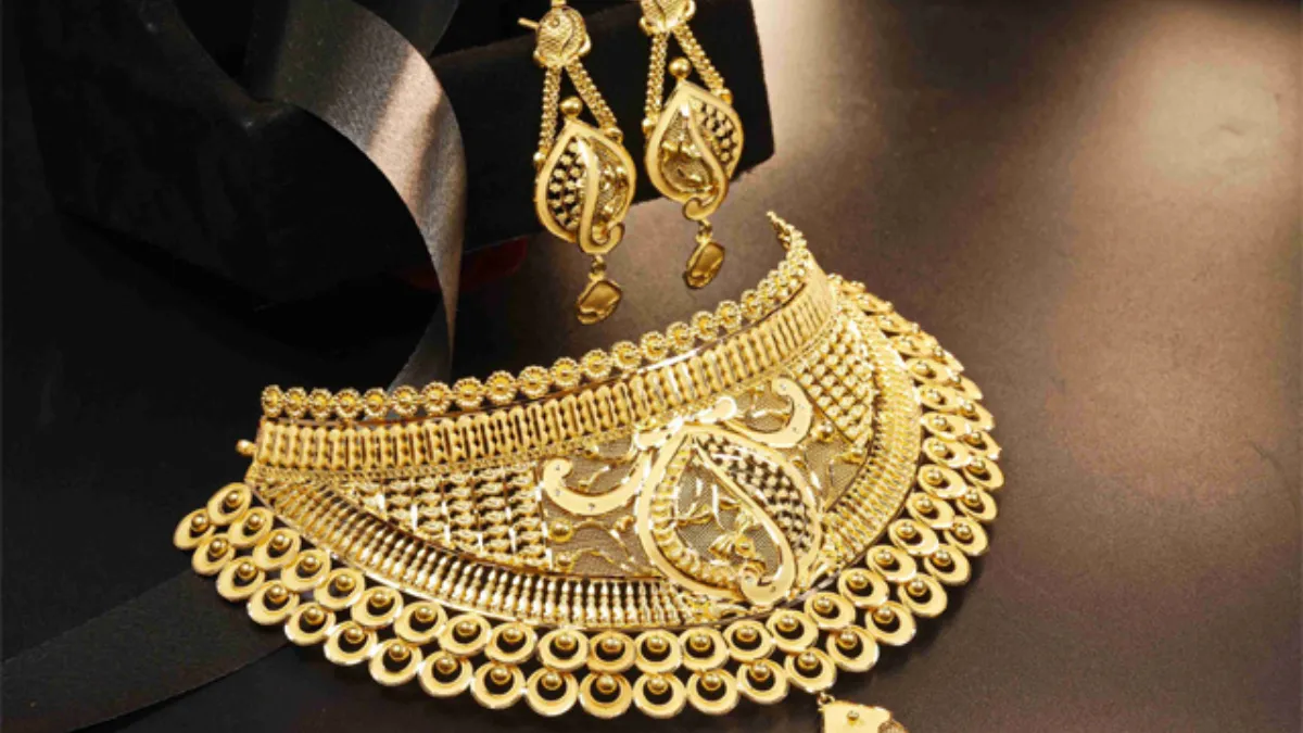 Gold prices fall : की खबर सुन के लोगों के मन में ख़ुशी की सोना खरीदने लेहेर जग उठी हे