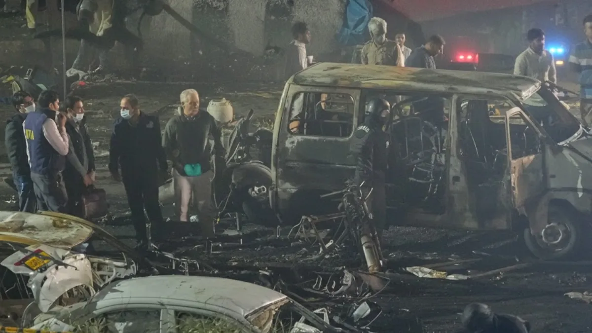 दिल्ली में लाल किला ब्लास्ट: क्या ये आतंकी हमला था? NIA की एंट्री से बढ़ी सनसनी