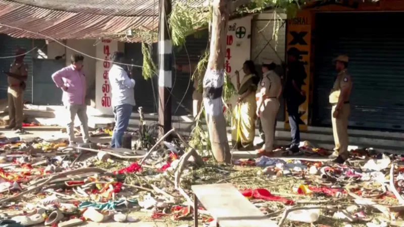 Karur Stampede Case: सीबीआई ने तेज की जांच, विजय की पार्टी TVK से मांगे CCTV फुटेज और दस्तावेज