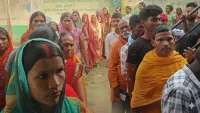Bihar Election: 20 साल बाद भीमबांध में लोकतंत्र की वापसी,जहां कभी गोलियां चलीं, अब गूंजे वोट!