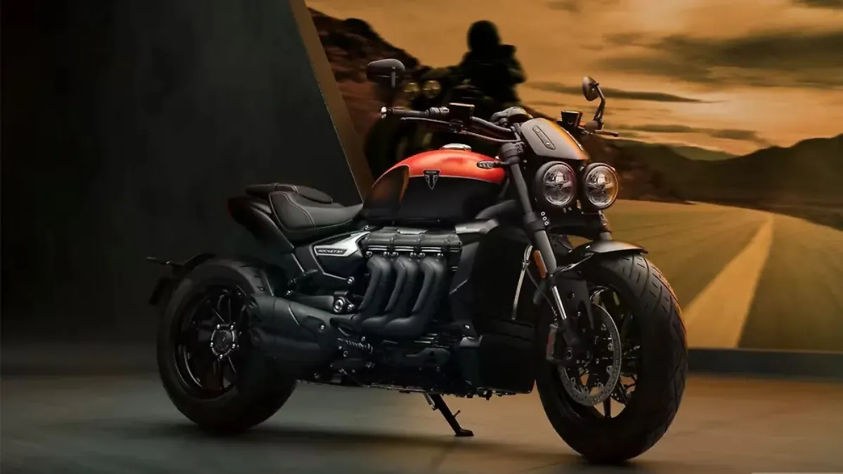 Triumph Rocket 3 ये तो चलता-फिरता तूफ़ान है जब बाइक नहीं, ज्वालामुखी सड़क पर उतरता है!