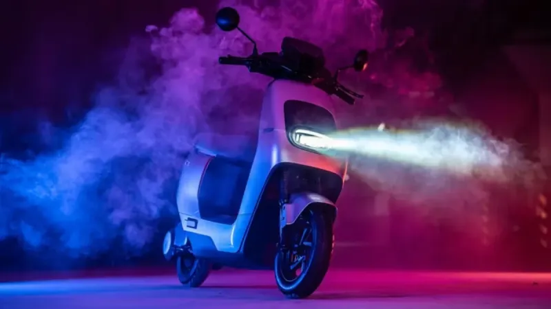 ₹1.5 लाख के अंदर ये Electric Scooters बना रहे हैं Youth की पहली पसंद – खरीदने से पहले जरूर जानें!