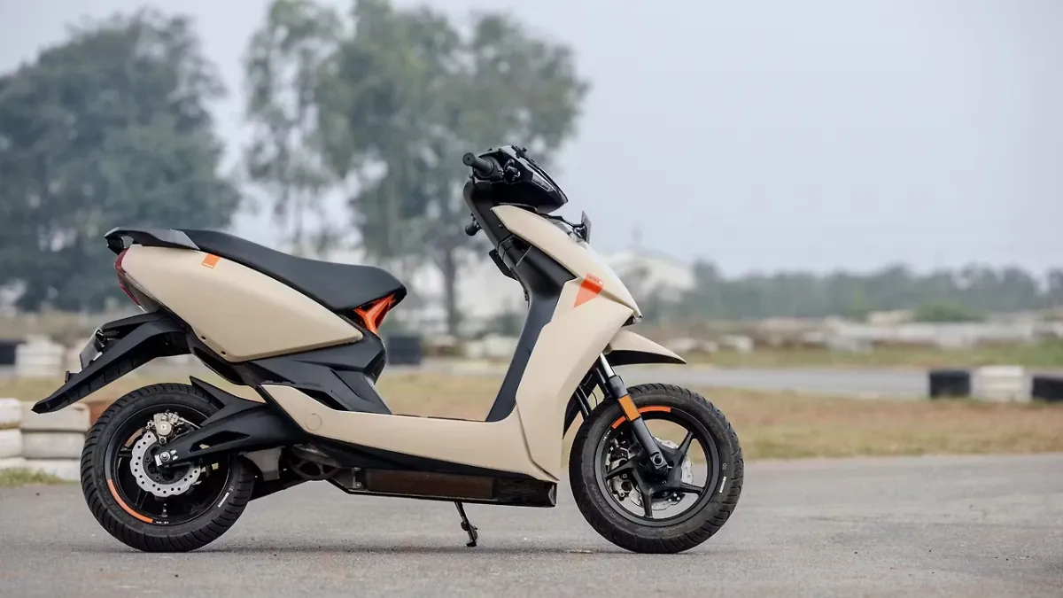 ₹1.5 लाख के अंदर ये Electric Scooters बना रहे हैं Youth की पहली पसंद – खरीदने से पहले जरूर जानें!