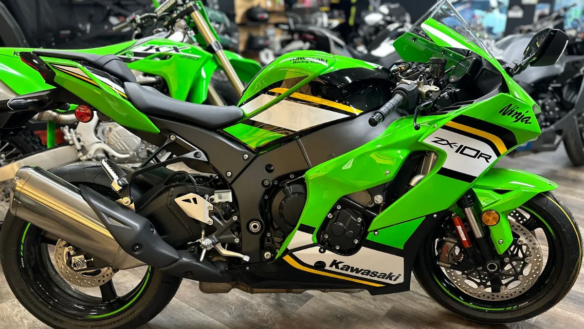 Kawasaki Ninja ZX-10R पर ₹1.5 लाख की धमाकेदार छूट! क्या 2025 का सबसे बड़ा Superbikes Deal?