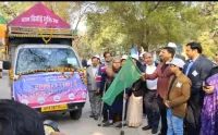 मुख्य विकास अधिकारी शत्रोहन वैश्य ने हरी झंडी दिखाकर किया बाल विवाह मुक्ति रथ को रवाना